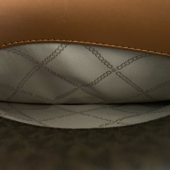 🤎🤎MICHAEL KORS MARILYN SIGNATURE LOGO BAG!🤎🤎 - Picture 10 of 10